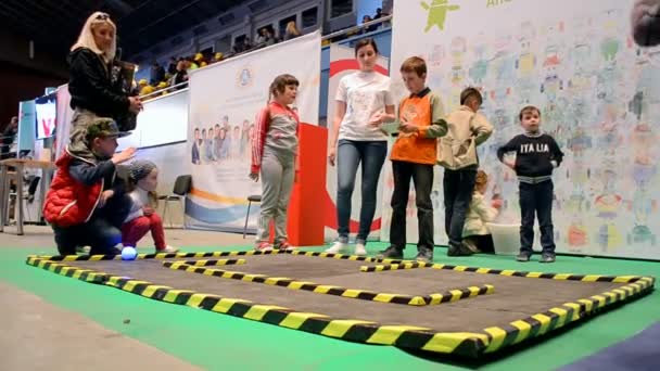 Фестиваль роботов Robotica 2015 в Киеве, Украина. 637 голосов — стоковое видео