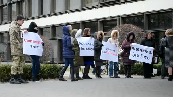 Activistas exigiendo reformas en la educación en Kiev, Ucrania . — Vídeo de stock