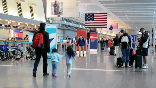 Бостон міжнародного аеропорту Логан в Бостоні, штат Массачусетс, США. — стокове відео