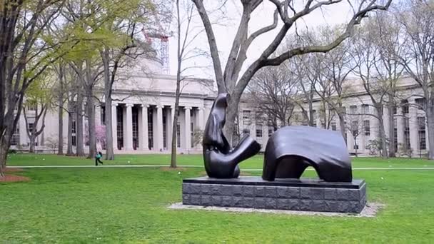 Кампус Массачусетского технологического института (MIT) в Кембридже, Бостон, США . — стоковое видео