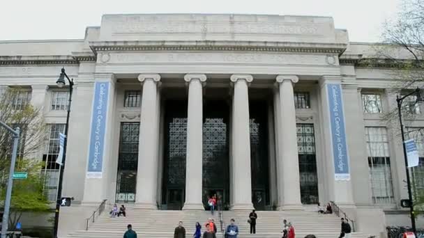 Massachusetts Institute of Technology (MIT) campus en Cambridge, Boston, EE.UU. . — Vídeos de Stock