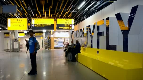 Amsterdam Airport Schiphol en Amsterdam, Países Bajos . — Vídeo de stock