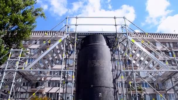 キエフ、ウクライナのレーニンの像の近くの金属の階段, — ストック動画