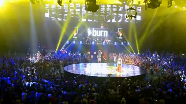 Break-dance show Burn Battle School 2014 in Kiev, Ukraine. — Stock Video