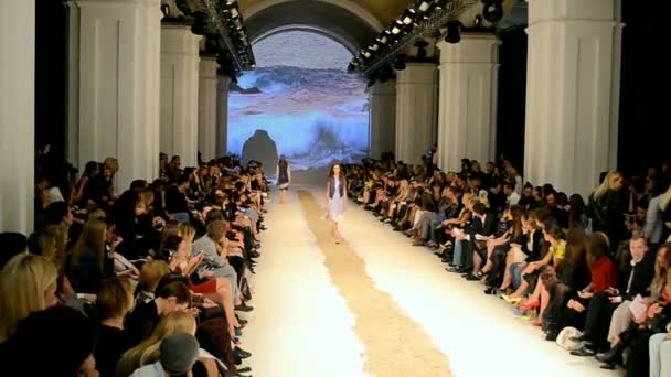 Ukrainian Fashion Week 2014 (Olga ALONOVA) in Kiev, Ukraine. — Stock Video