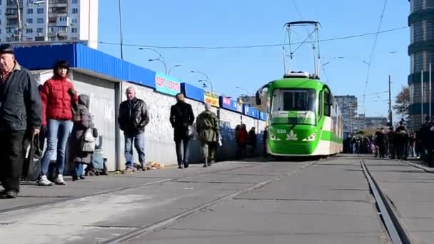 Desfile de tranvía eléctrico, Nueva demostración de vagón de Kashtan en Kiev, Ucrania . — Vídeos de Stock