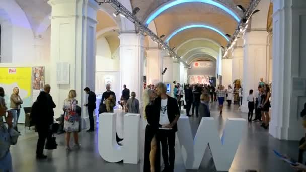 Kiev, Ukrayna Ukrayna moda haftası 2014. — Stok video