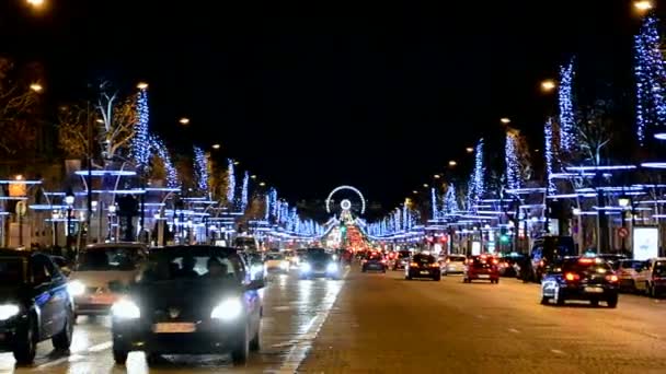 Christmas decoration, Avenue des Champs-Elysees, Car traffic, Paris, France. — Stock Video