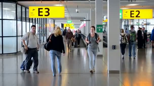 암스테르담 스키폴 공항에서 암스테르담, 네덜란드, — 비디오