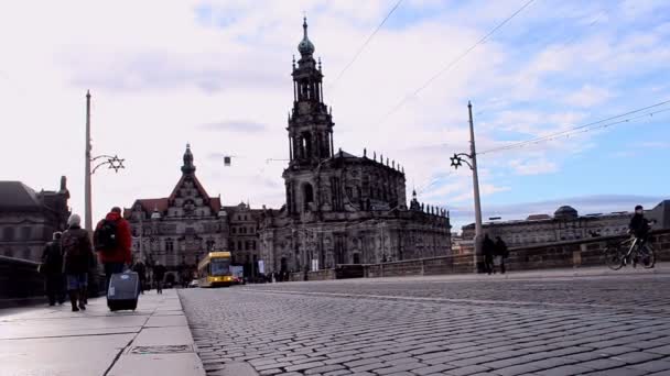 Tranvía eléctrico en la calle de Dresde, Alemania . — Vídeo de stock