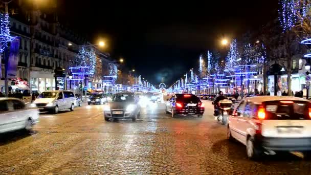 Avenue des Champs-Elysées, trafic automobile à Paris, France . — Video