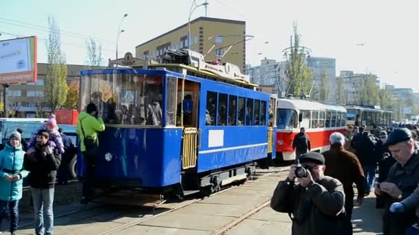 Tramwaje elektryczne parady w Kijowie, Ukraina. — Wideo stockowe