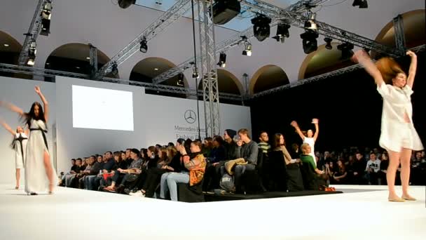 Mercedes-Benz Fashion Days (Mbkfd) Kiev Kiew. — Stockvideo