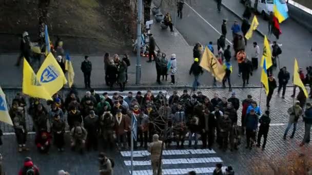 Euro maidan anniversary on Kreshatik street in Kiev, Ukraine. — Stock Video