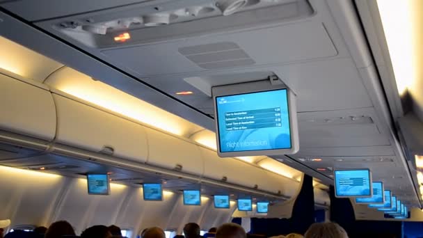 KLM (Koninklijke Nederlandse luchtvaartlijnen) vliegtuig interieur ... KLM (Koninklijke Nederlandse luchtvaartlijnen) vliegtuig interieur ...