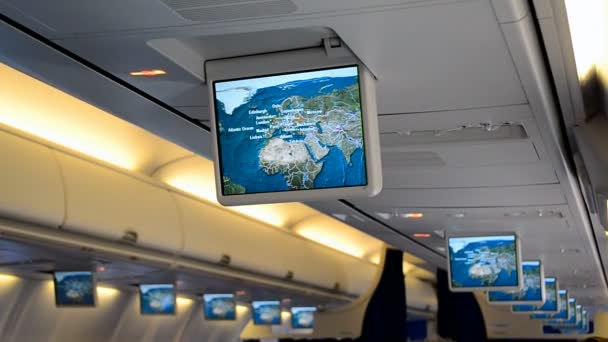 KLM (Koninklijke Nederlandse luchtvaartlijnen) vliegtuig interieur tijdens vliegen. — Stockvideo