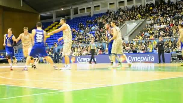 Basketbal kampioenschap F4 finale in Kiev, Oekraïne. — Stockvideo