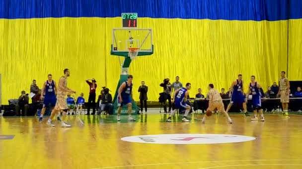 Basketbal kampioenschap F4 finale in Kiev, Oekraïne. — Stockvideo