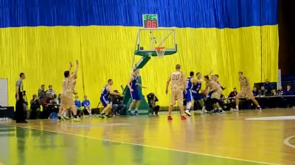 Basketbal kampioenschap F4 finale in Kiev, Oekraïne. — Stockvideo