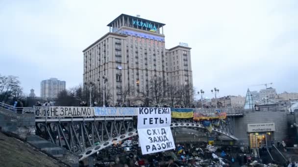 Встреча на Евромайдане в Киеве, Украина . — стоковое видео