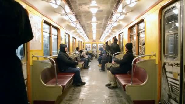 Vintage metro wagon in Kiev, Ukraine. — Stock Video