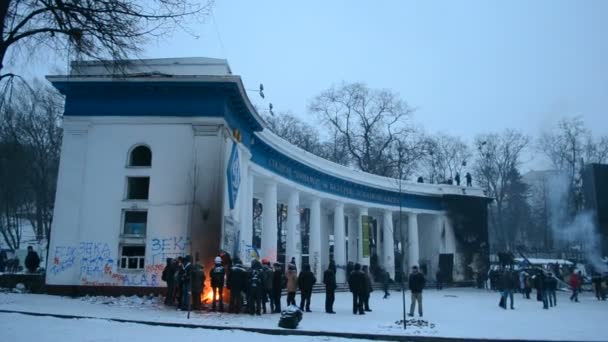 Demonstranter (40104), Valeriy Lobanovskyi Dynamo Stadium, euro Maidan Meeting, Kiev, Ukraina. — Stockvideo