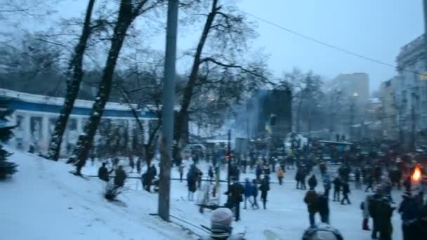 Protesters(40114), Valerij Lobanovskij, stadionu Dynamo Euro maidan setkání, Kyjev, Ukrajina. — Stock video