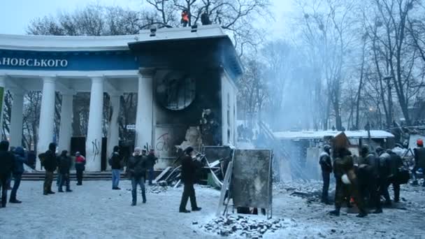 Manifestantes (40100), Valeriy Lobanovskyi Dynamo Stadium, Euro maidan meeting, Kiev, Ucrania . — Vídeo de stock