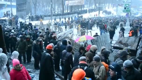 Demonstranten (40071), Baldrij-Lobanowskyj-Dynamo-Stadion, Maidan-Treffen, Kiew, Ukraine. — Stockvideo