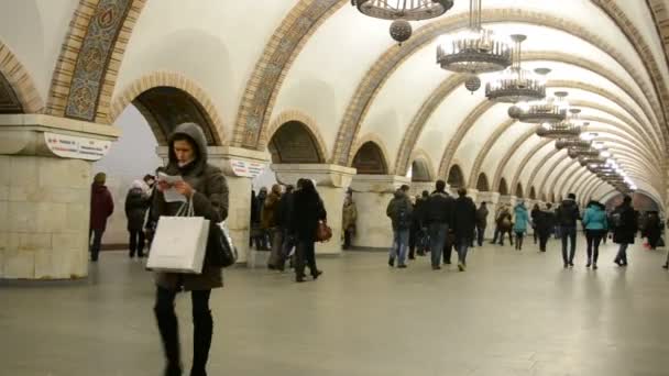 Estación de metro Golden Gate (Zoloti Vorota) en Kiev, Ucrania . — Vídeos de Stock