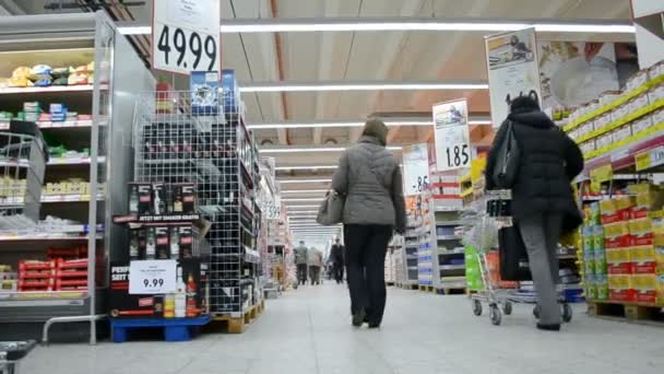 Shopping inside of Hoffner supermarket, Germany, 39283 — 图库视频影像
