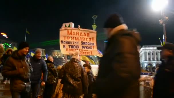 Протестувальники під час зустрічі на Майдані євро в Києві, Україна. 35673 — стокове відео