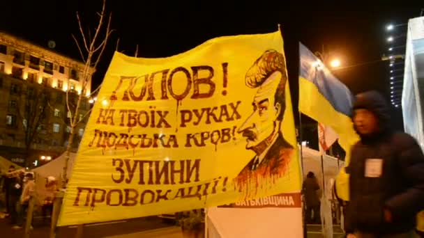 Protestocular, Kiev Eyalet Şehir İdaresi, Kiev Euro maidan toplantı, Ukrayna. (35651) — Stok video