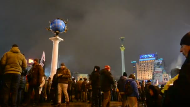 Demonstranten während des Euro-Maidan-Treffens in Kiew, Ukraine. 35613 — Stockvideo