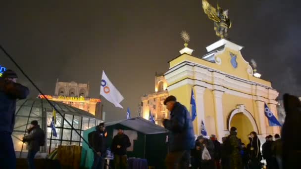 Demonstranten tijdens Euro Maidan Meeting in Kiev, Oekraïne. 35604 — Stockvideo