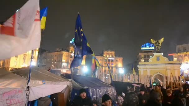 Demonstranten tijdens Euro Maidan Meeting in Kiev, Oekraïne. 35595 — Stockvideo