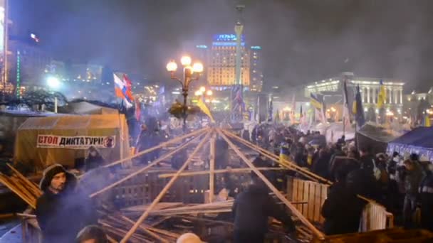 Баррикады на Евромайдане в Киеве, Украина. 35565 — стоковое видео