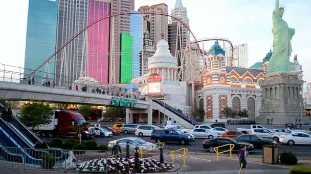 Las Vegas Strip in Las Vegas, Nevada. New York hotelgebouw, Verenigde Staten. — Stockvideo