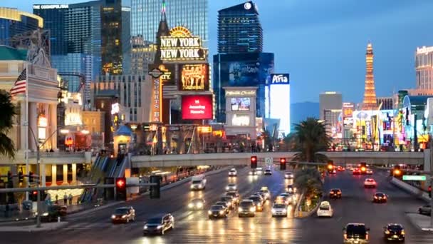 Las Vegas Strip en Las Vegas, Nevada. Edificio hotelero de Nueva York . — Vídeos de Stock