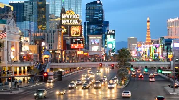 New York hotel, Las Vegas Strip em Las Vegas, Nevada, EUA. Torre Eiffel edifício do hotel no panorama . — Vídeo de Stock