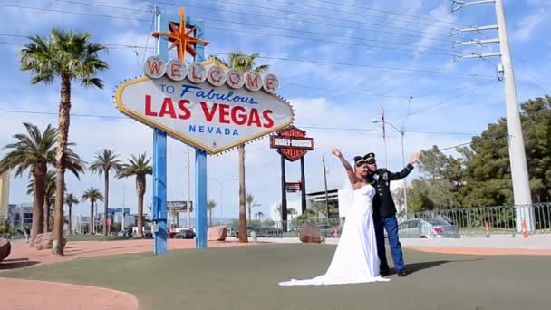 Cerimônia de casamento. Apenas casado perto de Las Vegas assinar em Las Vegas, Nevada, EUA . — Vídeo de Stock