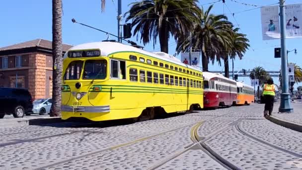 Старинный трамвай в Сан-Франциско, США . — стоковое видео