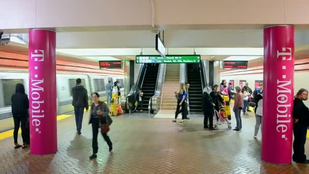 Bay area rapid transit (auch bekannt als bart) - das wichtigste bahnverkehrssystem in san francisco, usa. — Stockvideo