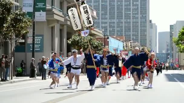 Północnej Kalifornii wiśni Festiwal Grand Parade 2015 roku w San Francisco, Stany Zjednoczone Ameryki. — Wideo stockowe