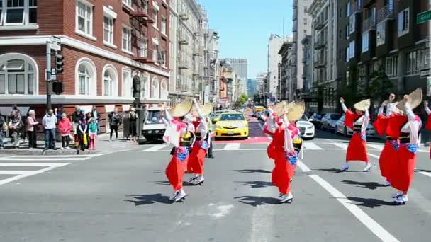 Nordkalifornien Kirschblütenfest große Parade 2015 in San Francisco, USA. — Stockvideo