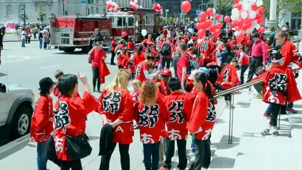 Północnej Kalifornii wiśni Festiwal Grand Parade 2015 roku w San Francisco, Stany Zjednoczone Ameryki. — Wideo stockowe