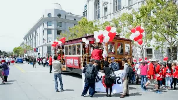 Βόρεια Καλιφόρνια κεράσι ανθίσει Φεστιβάλ μεγάλη παρέλαση 2015 στο San Francisco, ΗΠΑ. — Αρχείο Βίντεο