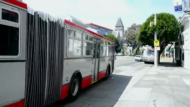 Trolleybus no centro da cidade em San Fracisco, EUA. 68152 — Vídeo de Stock