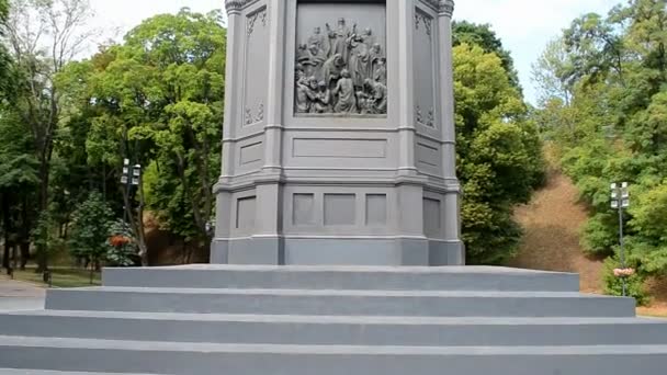 Vladimir monument (Vladimir de grote aka grote Prins van Kiev) in Kiev, Oekraïne. 72361 — Stockvideo