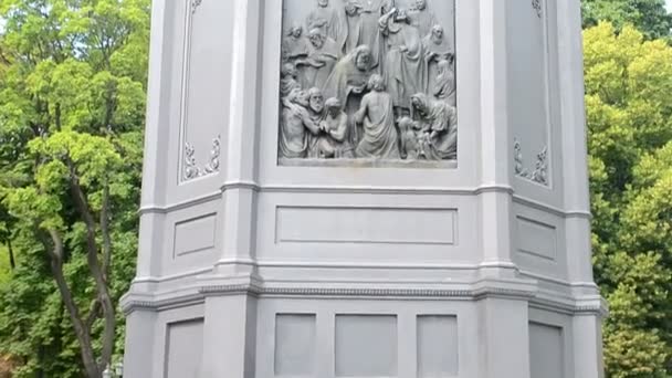 Monumento de Bautista Vladimir (Vladimir el grande también conocido como gran príncipe de Kiev) en Kiew, Ucrania. 72365 — Vídeo de stock